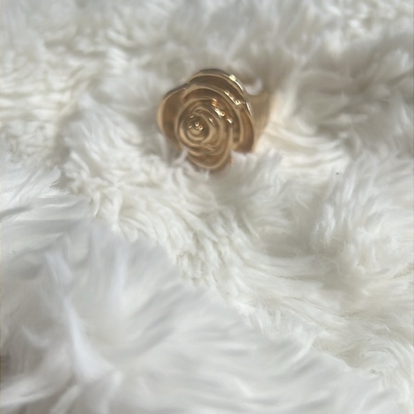 women’s designer ring - Picture 2 of 3